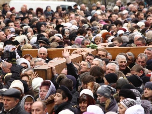 Во Львове состоялся многотысячный Крестный ход (Фото. Видео)
