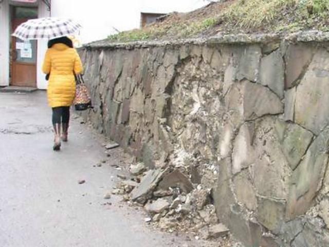 Новини з регіонів: У Чернівцях засвітилась "зірка" депутата, найнебезпечніша вулиця Тернополя Новини з регіонів: У Чернівцях засвітилась "зірка" депутата, найнебезпечніша вулиця Тернополя