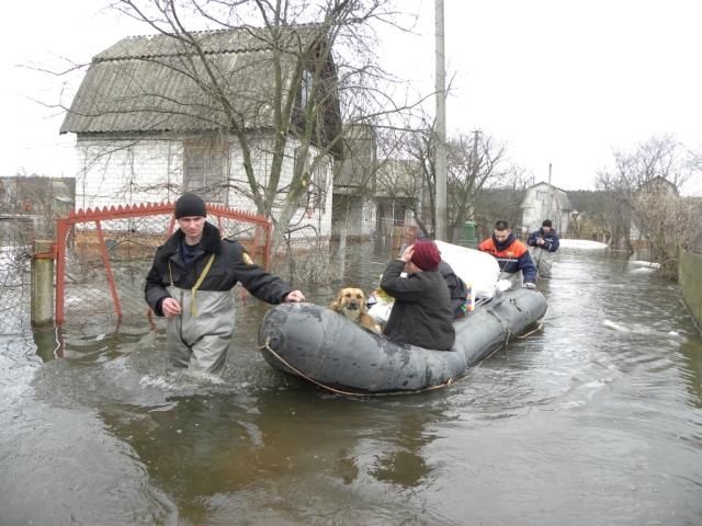 Наводнение в Украине: Сегодня против большой воды выйдет 402 спасателя (Фото, Видео)