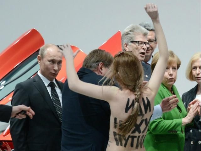 Путину понравилась акция FEMENисток (Фото. Видео)