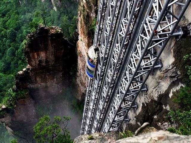 Найвищий відкритий ліфт світу – у Китаї (Фото. Відео) Найвищий відкритий ліфт світу – у Китаї (Фото. Відео)