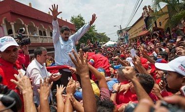 В Каракасе подрались сторонники и противники Чавеса