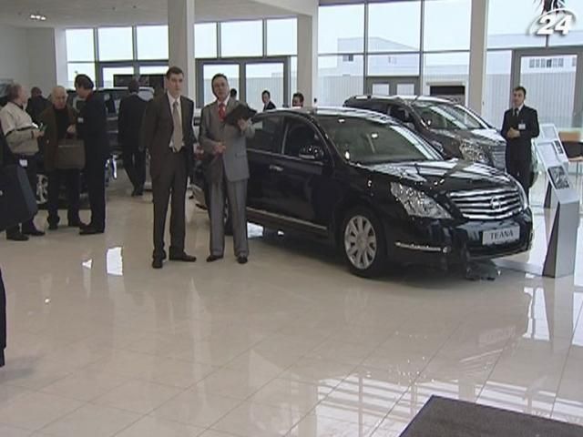 Украинцы запасаются импортными автомобилями Украинцы запасаются импортными автомобилями