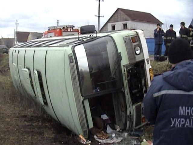 В Черкасской области перевернулся автобус с пассажирами (Фото, Видео)