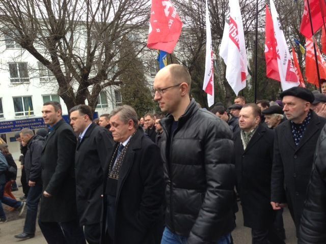 Яценюк, Тягнибок і Кличко вийшли на марш у Луцьку (Фото)