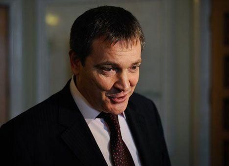 Опрос: Регионала Вадима Колесниченко забросали экскрементами Опрос: Регионала Вадима Колесниченко забросали экскрементами