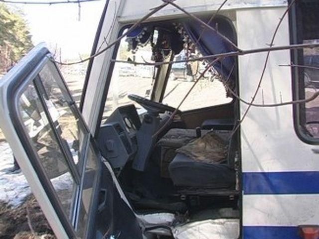 В ДТП под Киевом попали 2 легковушки и автобус (Фото) В ДТП под Киевом попали 2 легковушки и автобус (Фото)