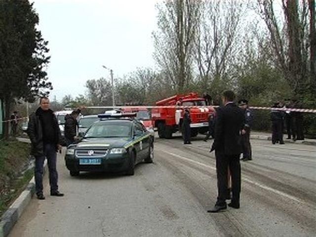 У Севастополі бензовоз розчавив автомобіль: 2 людини загинули (Фото) У Севастополі бензовоз розчавив автомобіль: 2 людини загинули (Фото)