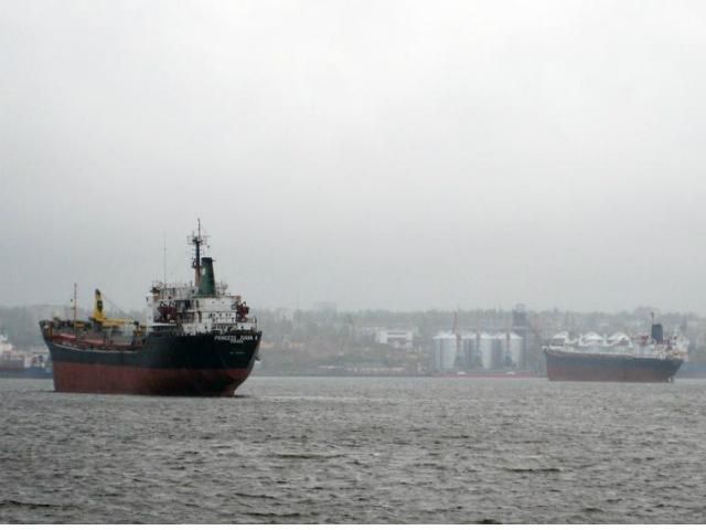 Судно с украинскими моряками освободили из-под ареста в Египте Судно с украинскими моряками освободили из-под ареста в Египте