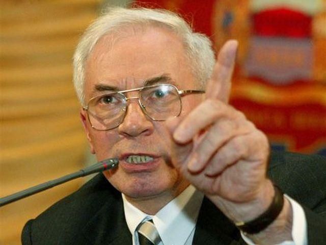 Азаров закликав технічно озброїтися і прибирати країну Азаров закликав технічно озброїтися і прибирати країну