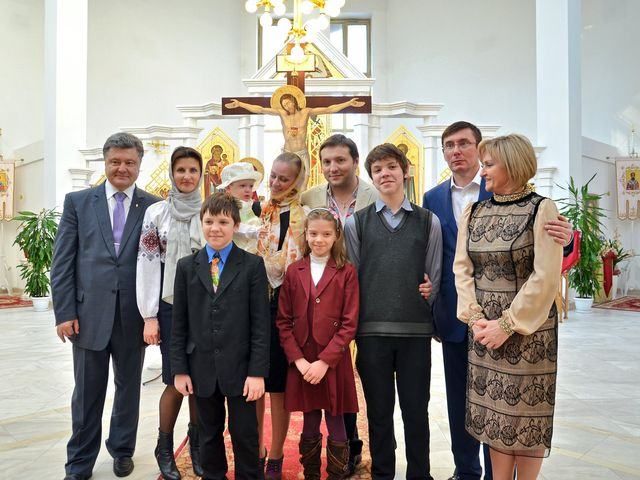 Луценко став кумом дружини Порошенка (Фото) Луценко став кумом дружини Порошенка (Фото)
