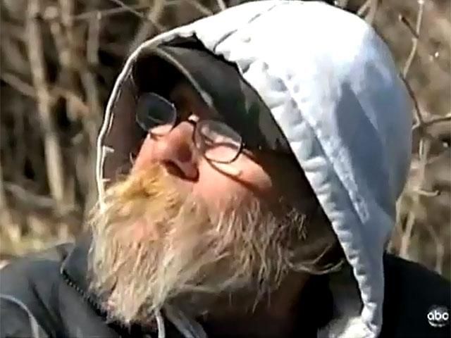 Безхатченко, який виграв у лотерею, житиме у наметі (Відео) Безхатченко, який виграв у лотерею, житиме у наметі (Відео)