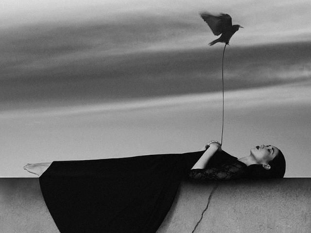 Чорно-білі автопортрети юної фотохудожниці (Фото) Чорно-білі автопортрети юної фотохудожниці (Фото)