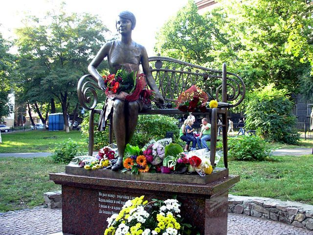 В Киеве установят памятник Елене Телиге