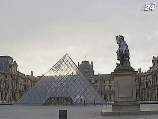 В Лувре бастуют против воров В Лувре бастуют против воров