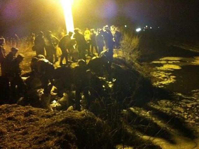 Работники Бортницкой дамбы пытались самостоятельно ликвидировать прорыв Работники Бортницкой дамбы пытались самостоятельно ликвидировать прорыв