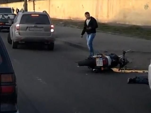 В Одесі вантажівка на смерть збила мотоцикліста (Фото, Відео)