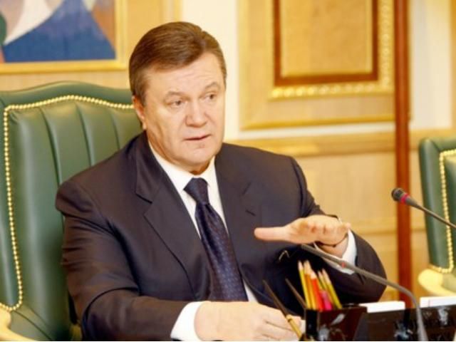 Янукович відправив на експертизу закони, які прийняли на "виїзному засіданні" 