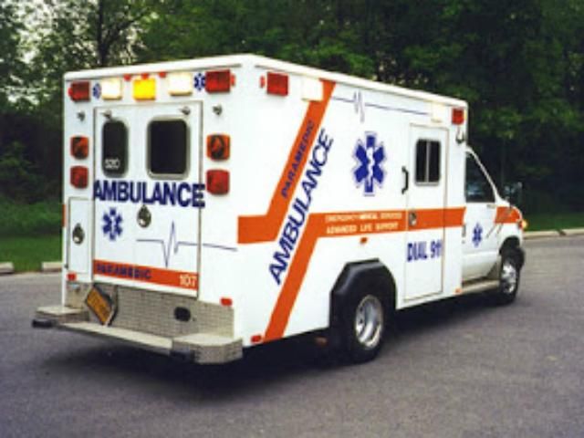 В США перевернулся автобус: 40 человек оказались в ловушке В США перевернулся автобус: 40 человек оказались в ловушке