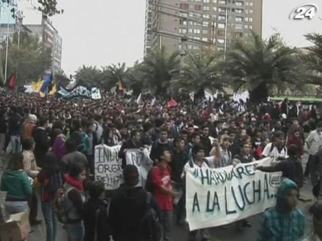 В Чили 150 тысяч студентов требовали бесплатное высшее образование В Чили 150 тысяч студентов требовали бесплатное высшее образование