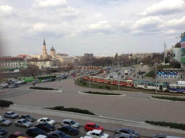 У Харкові перекрили трамваями площу, з якої починається акція опозиції (Фото)