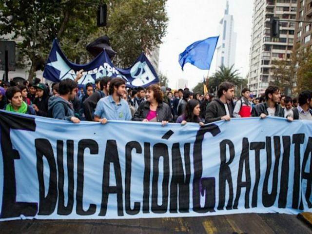 Чилійські студенти вийшли на масову акцію протесту (Фото)