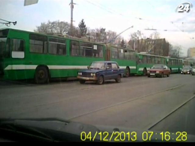 Яценюк о "транспортных баррикадах": власть создала еще один креатив Яценюк о "транспортных баррикадах": власть создала еще один креатив