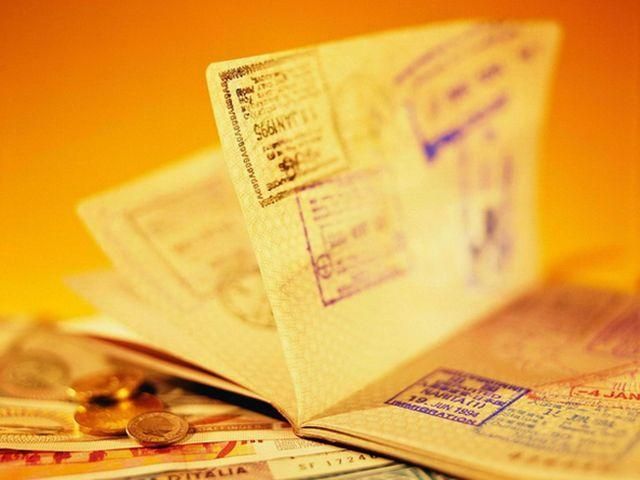 Польські консульства зменшили видачу віз українцям на 15% Польські консульства зменшили видачу віз українцям на 15%