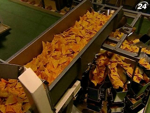 Как делают кукурузные чипсы (Видео)