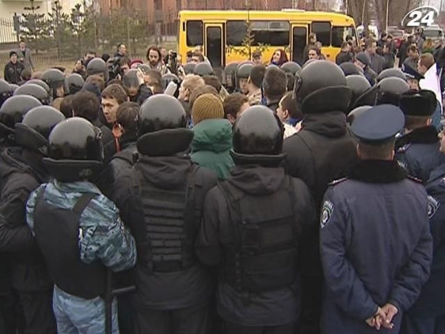 Радикалы будут блокировать имения президента, если им не мешать, - политолог Радикалы будут блокировать имения президента, если им не мешать, - политолог