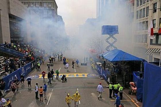 Взрывы на финише Бостонского марафона: десятки раненых (Видео)