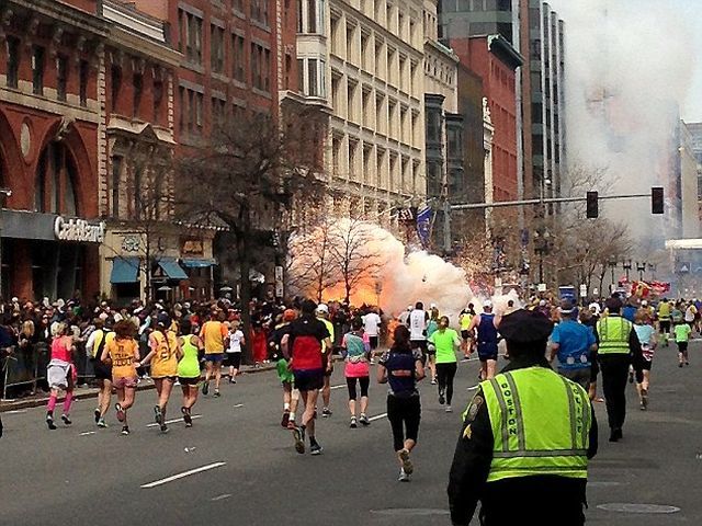 Трагедія у Бостоні: 3 загиблих, більше 100 поранених (Фото)