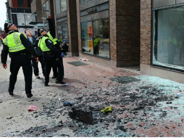 The Daily Mail: От взрыва на Бостонском марафоне погибли 3 человека, 141 ранены