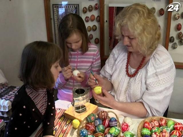 У Львові діти опановують мистецтво писанкарства