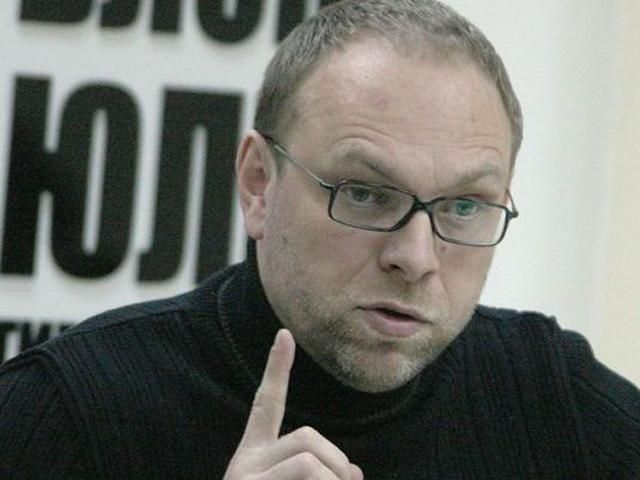 Власенко: Свідок Кириченко вживав важкі наркотики та мав шалену неприязнь до Тимошенко Власенко: Свідок Кириченко вживав важкі наркотики та мав шалену неприязнь до Тимошенко