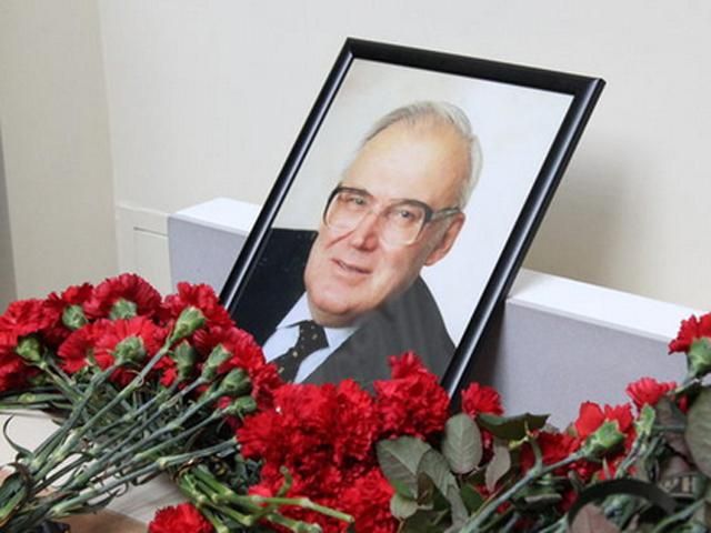 У столиці попрощалися з останнім головою ЦК Компартії України (Фото) У столиці попрощалися з останнім головою ЦК Компартії України (Фото)