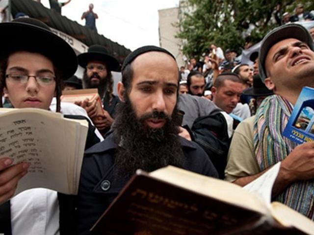 На Львівщину прибули паломники-хасиди На Львівщину прибули паломники-хасиди