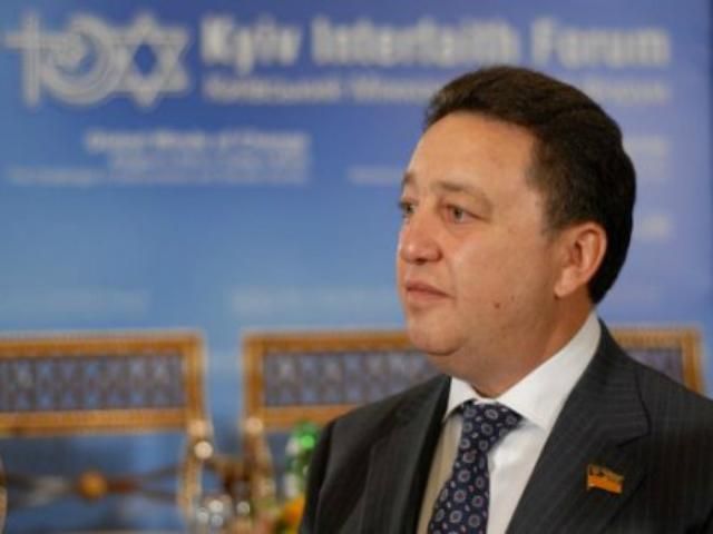 Регионал курил прямо в кулуарах Рады (Видео)