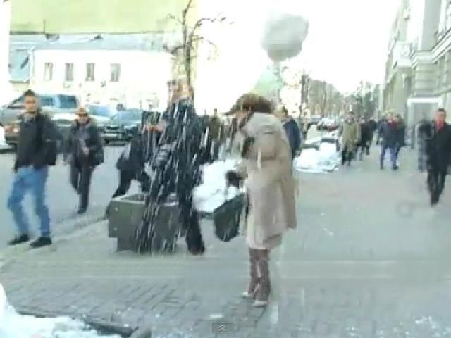 У справі про сніжки під Радою міліція допитає більше 100 осіб У справі про сніжки під Радою міліція допитає більше 100 осіб