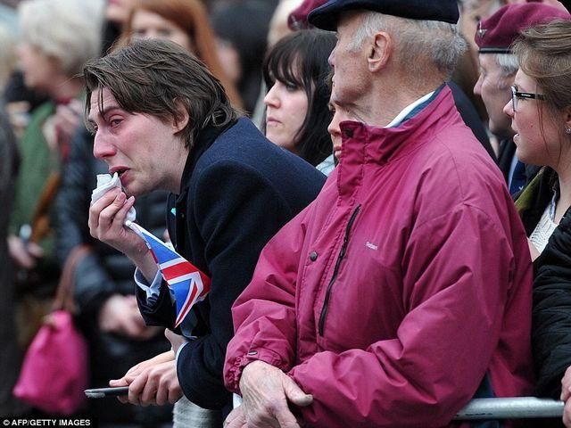 Емоційне прощання зі "залізною леді" (Фото) Емоційне прощання зі "залізною леді" (Фото)