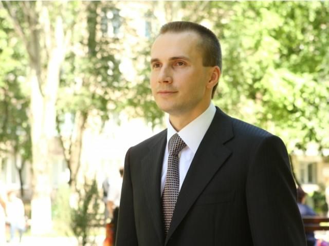 Старший син Януковича заробив 579 мільйонів гривень за минулий рік Старший син Януковича заробив 579 мільйонів гривень за минулий рік