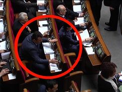 Опозиція скаржиться на нових "кнопкодавів" у Раді (Фото)