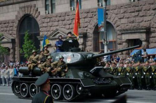 Добкин 9 мая хочет вывести танки на улицы Харькова