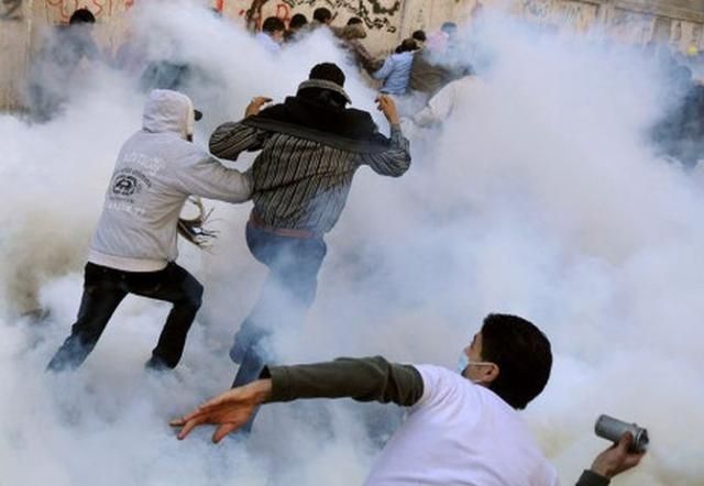 Вследствие столкновений демонстрантов в Каире десятки человек получили ранения Вследствие столкновений демонстрантов в Каире десятки человек получили ранения