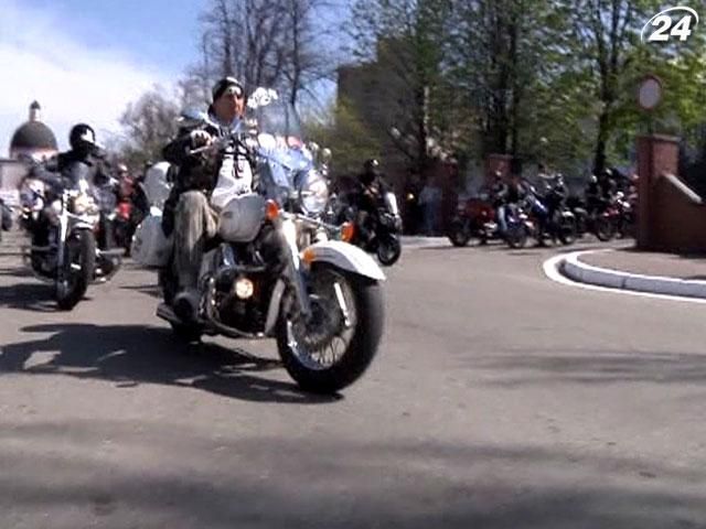 Байкерський сезон стартував разом з інспекторами ДАІ Байкерський сезон стартував разом з інспекторами ДАІ