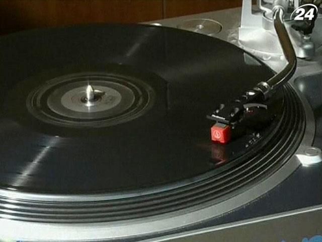 Обсяги продажів вінілових платівок у світі за рік зросли на 50% - 21 апреля 2013 - Телеканал новин 24 Обсяги продажів вінілових платівок у світі за рік зросли на 50% - 21 апреля 2013 - Телеканал новин 24