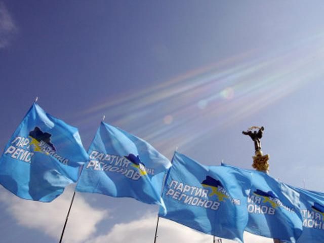 Политолог: Чем дольше регионалы затягивают выборы в Киеве, тем больше козырей для оппозиции