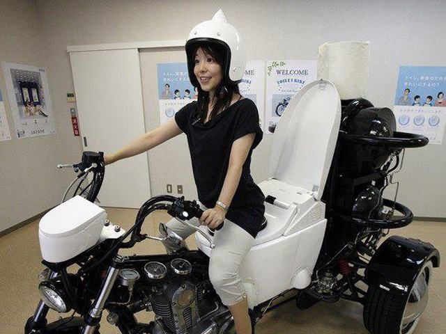 Японцы разработали мотоцикл-туалет (Фото)