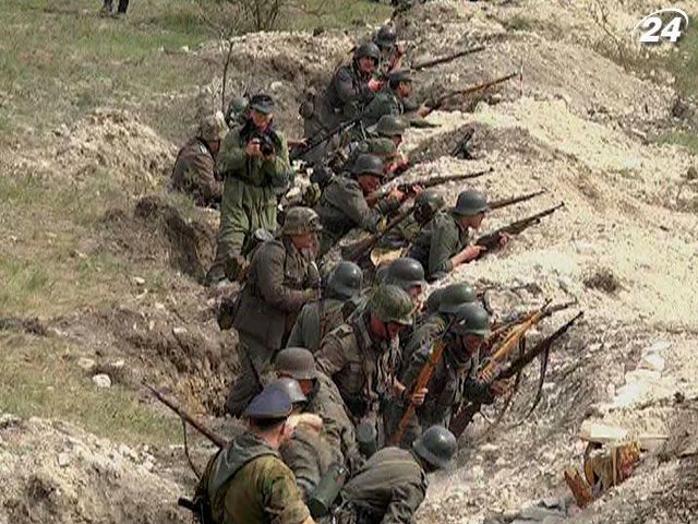 У Луганську провели реконструкцію визволення міста у 1943 році У Луганську провели реконструкцію визволення міста у 1943 році