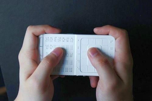 В Індії розробили перший смартфон для незрячих В Індії розробили перший смартфон для незрячих